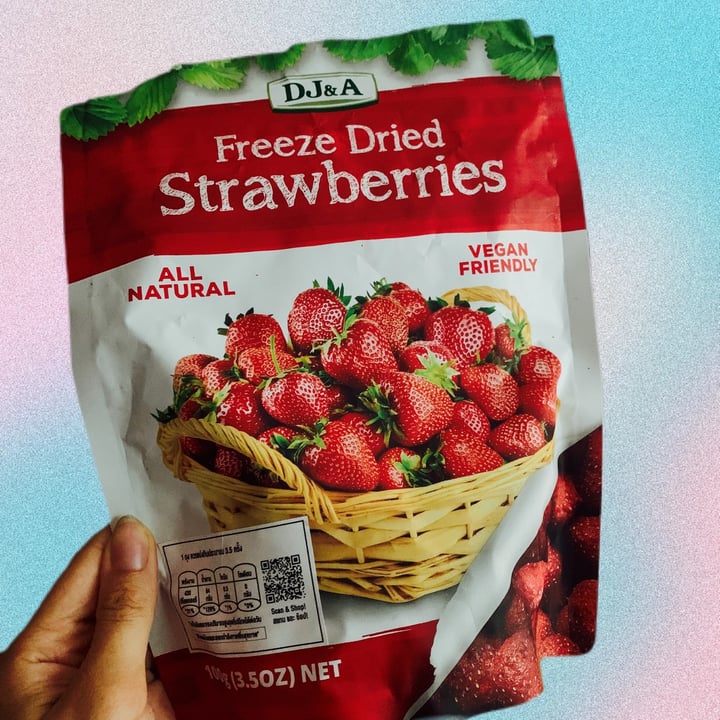 review photo of DJ&A Freeze Dried Strawberries shared by @nataliesp on 05 Sep 2021 - review