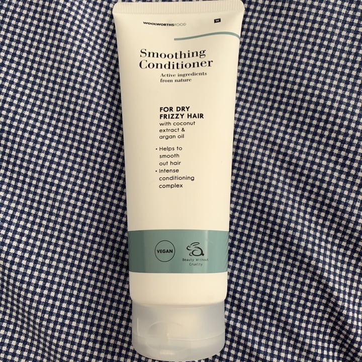 review photo of Woolworths Smoothing Conditioner shared by @alexedmayr on 18 Dec 2019 - review