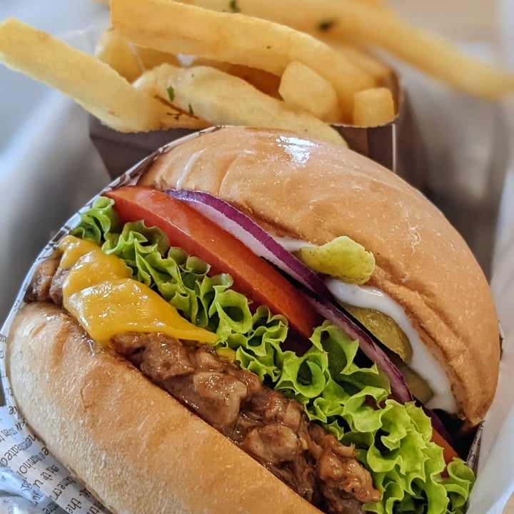photo of VeganBurg Singapore Smokey BBQ burger shared by @masalapotates on  06 Nov 2022 - review
