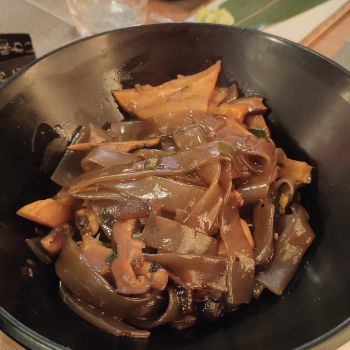 review photo of Ristorante Long Jin di Yu Nana Tagliatelle di patate dolci, funghi e bamboo shared by @nodaieh on 07 Apr 2022 - review