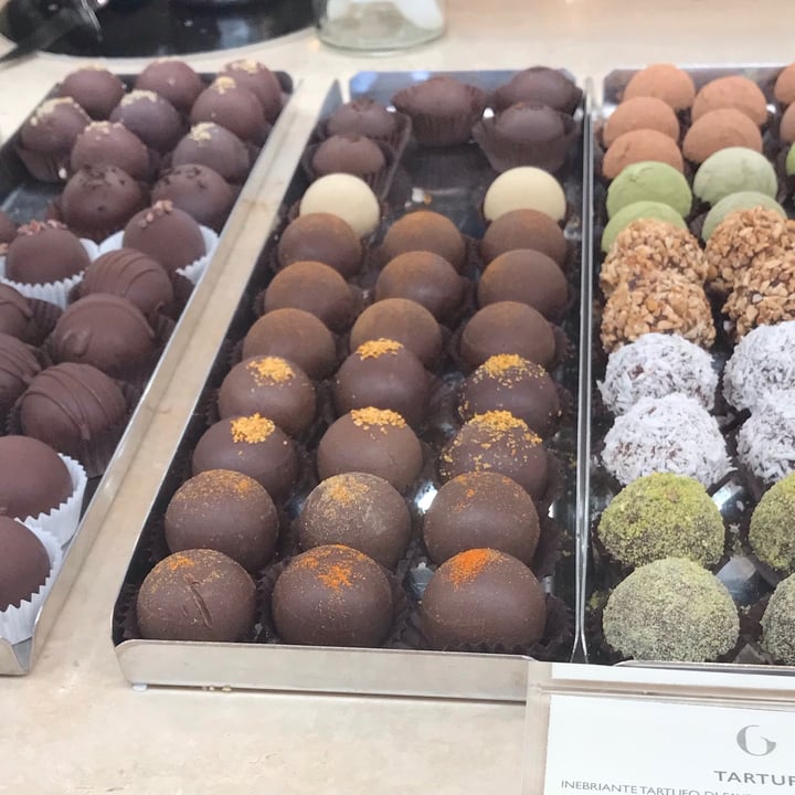 review photo of Grezzo Raw Chocolate - Piazza Mattei Tartufini e Cioccolatini Ripieni shared by @silvia81 on 31 Oct 2021 - review