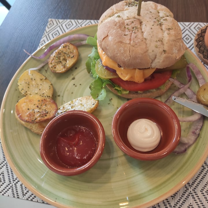 photo of Vegan Bistró | Mallorca Cheese Burger shared by @crispichispi on  23 Oct 2022 - review