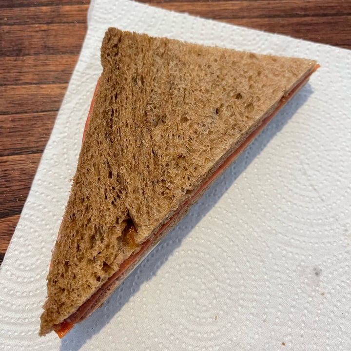 photo of Veganya deleites veganos Sandwich De Crudo Y Queso shared by @mariaeugsanchez on  14 May 2022 - review