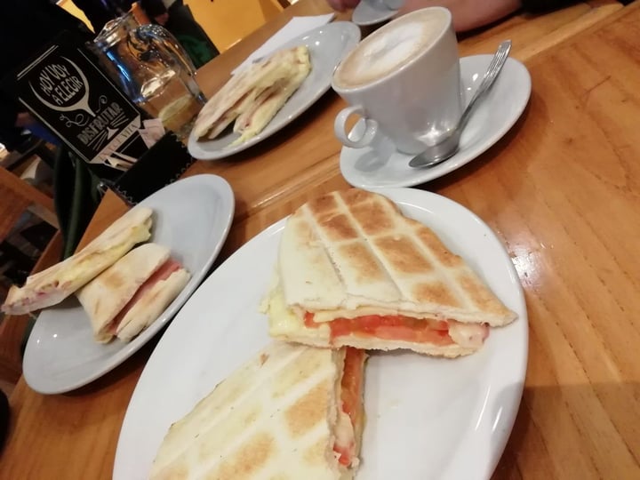 photo of Dolce Vita Tostado De Tomate Y queso shared by @sonialo on  12 Oct 2019 - review