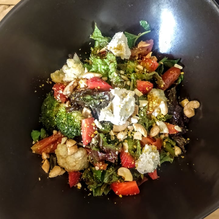 review photo of Hierbabuena Ensalada de Quinoa Roja shared by @ma-ga on 02 Jan 2022 - review