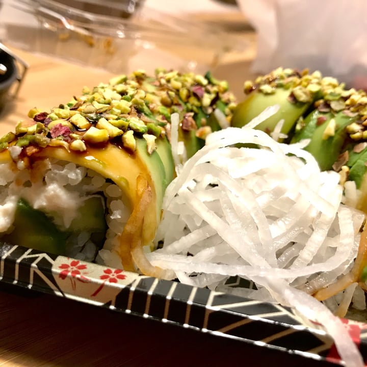 photo of Asia Fusion Sushi Vegan Cheese Roll Con Pistacchio shared by @saraferri on  05 May 2021 - review