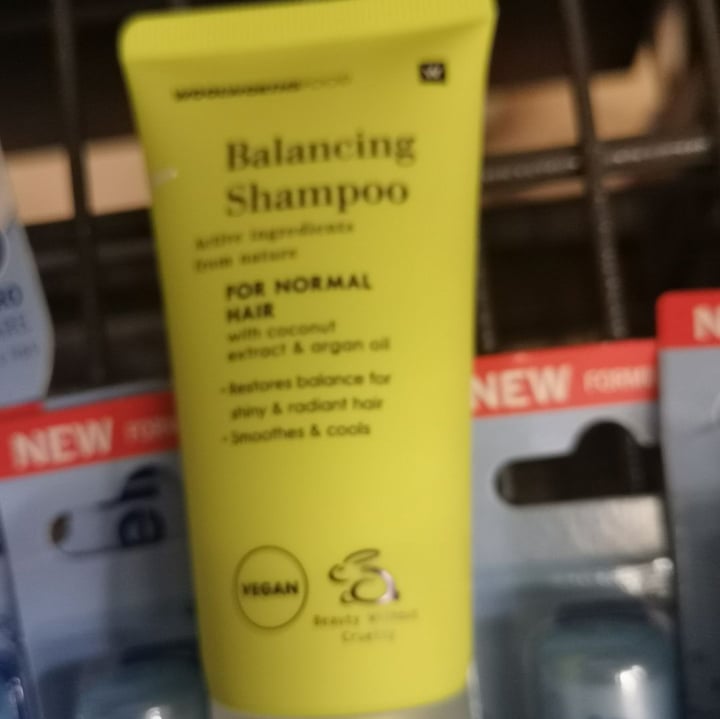 photo of Woolworths Balancing Shampoo For Normal Hair shared by @pigsnpaws on  29 Jan 2020 - review