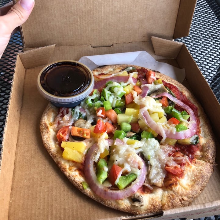 review photo of MOD Pizza Build Your Own Pizza With Vegan Cheese shared by @emilylouisecarpenter on 01 Aug 2020 - review