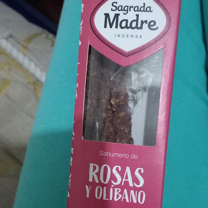 photo of Sagrada madre Sahumerio rosas y olibano shared by @carlaal on  21 Mar 2022 - review
