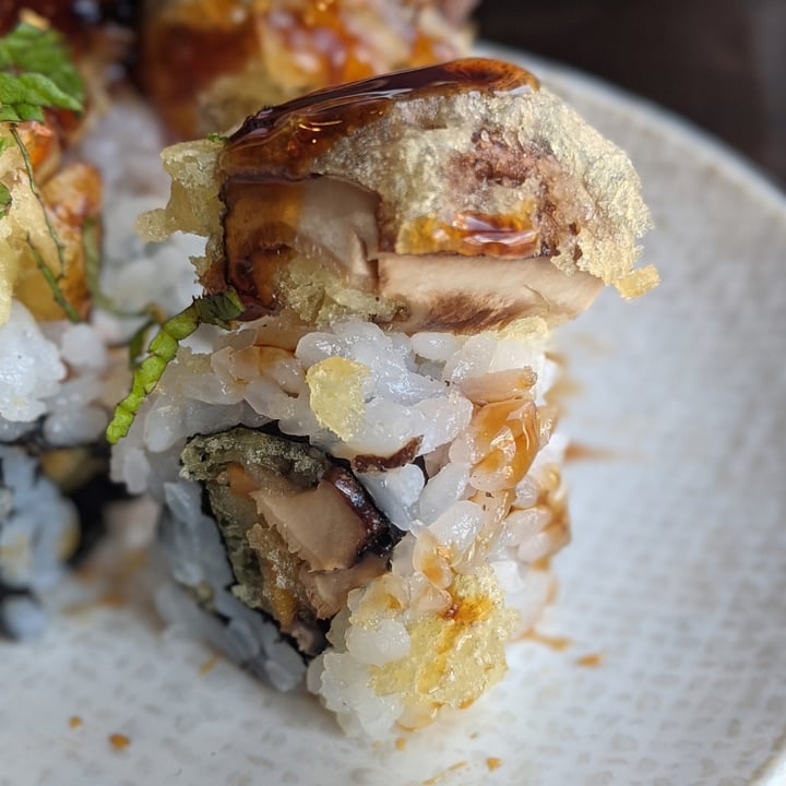 photo of Blue Sushi Sake Grill Shiitake To Me roll shared by @iszy on  15 Jun 2022 - review