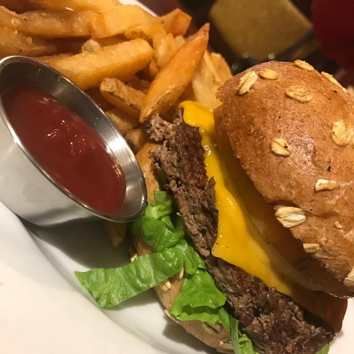 photo of One Veg World Impossible Burger shared by @lluvia770 on  27 Jun 2020 - review