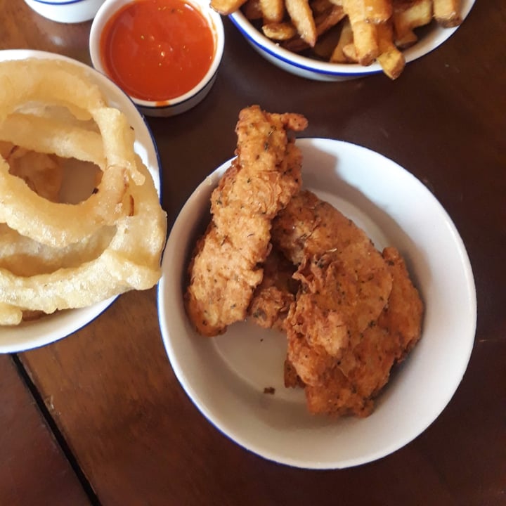 photo of The Old House Chick*n Wings shared by @nahtalix on  27 Jul 2021 - review