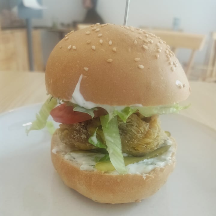 photo of Kiez Vegan Cafe & Bistro Chicken burger shared by @conjuringwanderlust on  15 Sep 2020 - review