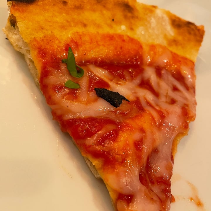 photo of Capperi che Pizza Margherita Vegan shared by @quandleloup on  20 Oct 2021 - review