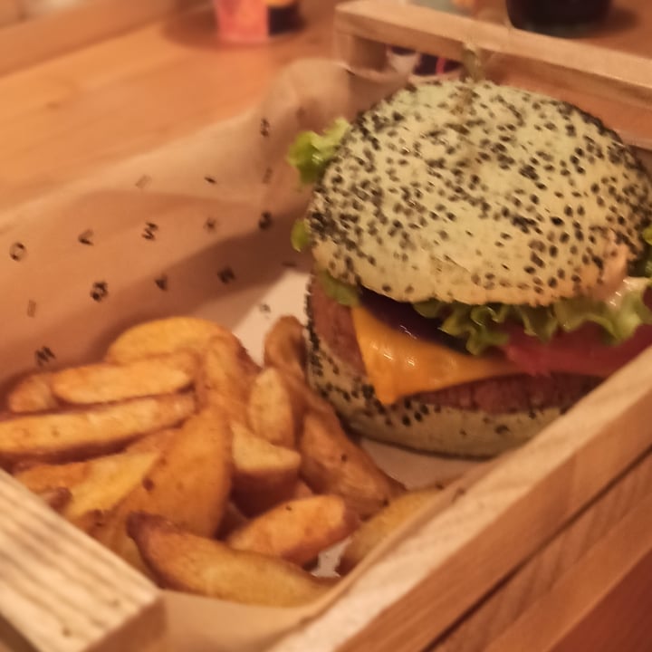 photo of Flower Burger Jungle Burger shared by @annasa on  15 Oct 2022 - review