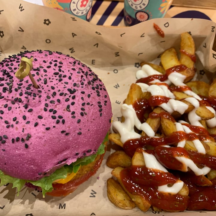 photo of Flower Burger Cherry bomb shared by @gabrielsmond on  09 Jan 2022 - review