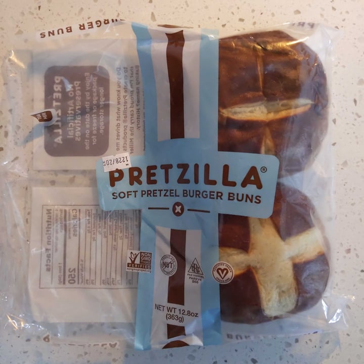 photo of Pretzilla Pretzel Burger Buns shared by @andrepo on  31 Dec 2020 - review