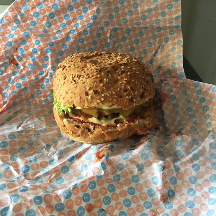 photo of The Fussy Vegan Beyond Cheese Burger shared by @kateemma5 on  22 May 2020 - review