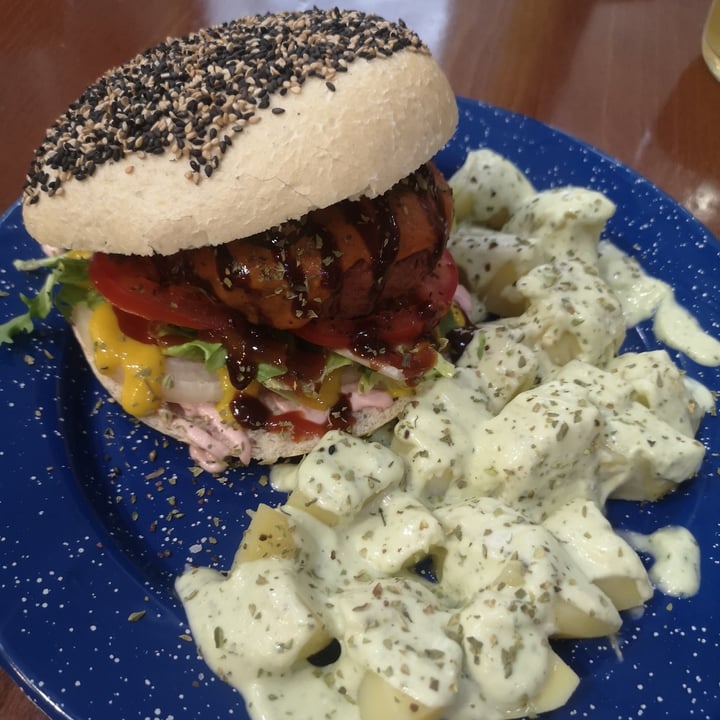 review photo of Mostaza Y Media Beyond burger shared by @pawwgreen on 13 Jan 2022 - review