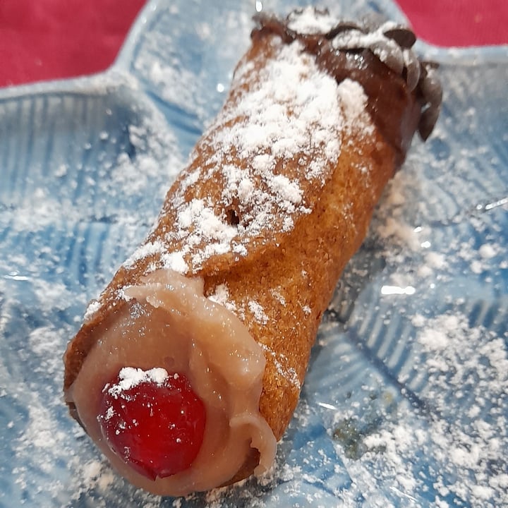 review photo of Trinacria Pizzeria Cannolo al cioccolato shared by @vegsidestory on 10 Mar 2022 - review