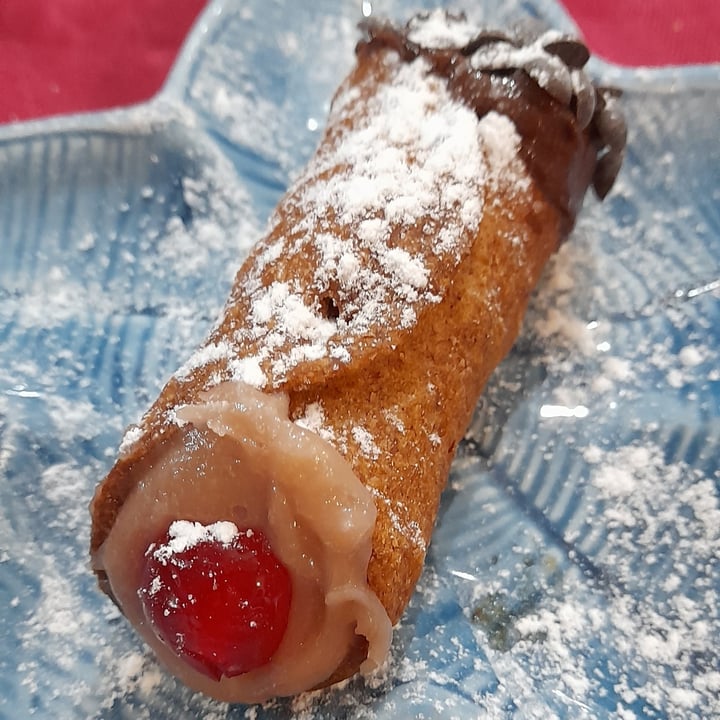 photo of Trinacria Pizzeria Cannolo al cioccolato shared by @vegsidestory on  10 Mar 2022 - review