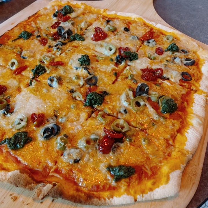 photo of The Vegan Table Mediterranean pizza shared by @jenniferchou on  05 Nov 2022 - review