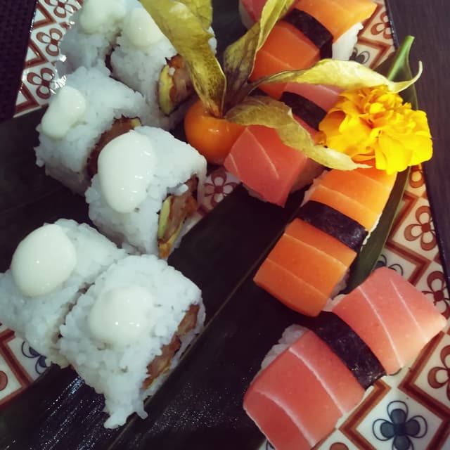 Photo of the dish “combo nigiri con tonno e salmone”