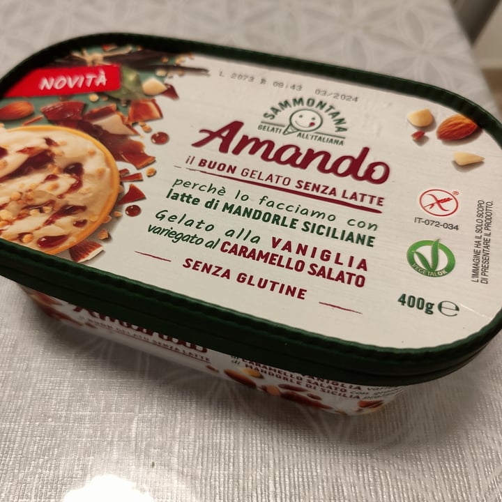 photo of Sammontana Gelato alla vaniglia variegato al caramello salato shared by @sam81 on  09 May 2022 - review