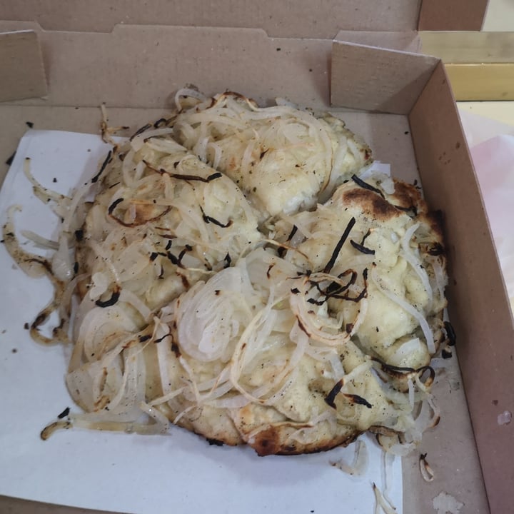 photo of Pizzería Güerrin Pizza Fugazzeta Vegana shared by @coconejito on  14 Mar 2022 - review