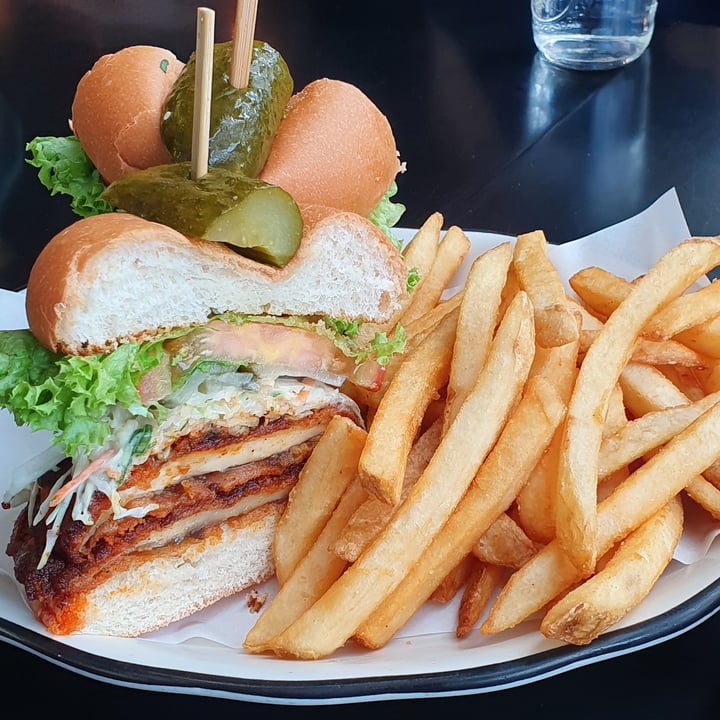 photo of Black Tap Singapore The Vegan Nashville Hot shared by @yiersansiwu on  01 Nov 2020 - review