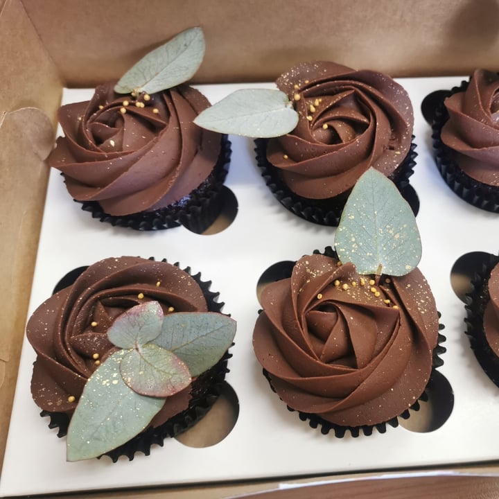 review photo of The Honest Apron Caramel Chocolate Cupcake shared by @michellebarendse on 01 Aug 2021 - review