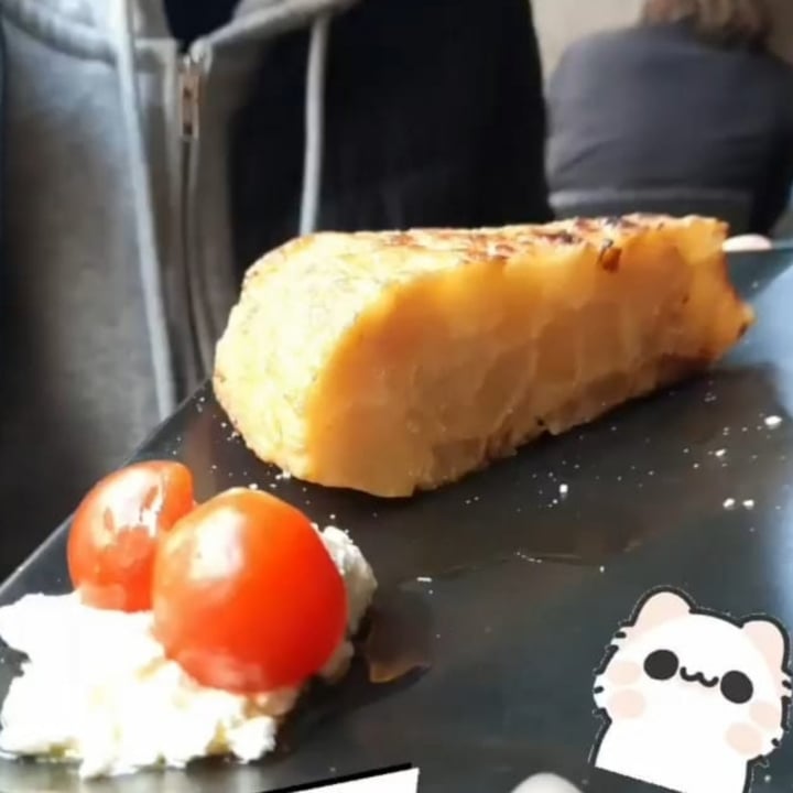 review photo of B-12 Restaurant Bar Vegà Tortilla de Patatas Sin Huevo shared by @omilla on 20 Apr 2022 - review