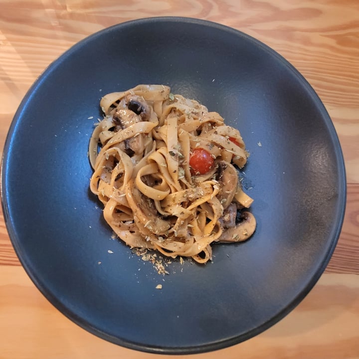 photo of Mundo Vegan tagliatelle a carbonara shared by @plantbasedqueen on  12 Jul 2022 - review