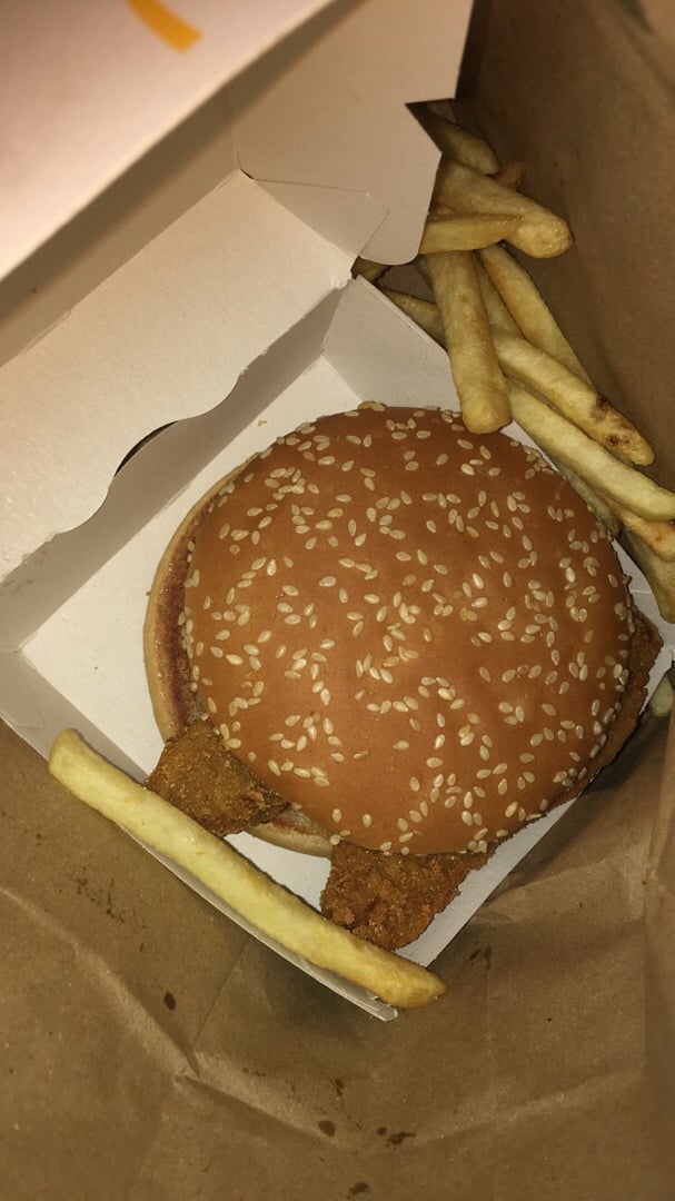 photo of McDonald’s Wolverton Veggie deluxe burger shared by @everyoneherematters on  06 May 2019 - review