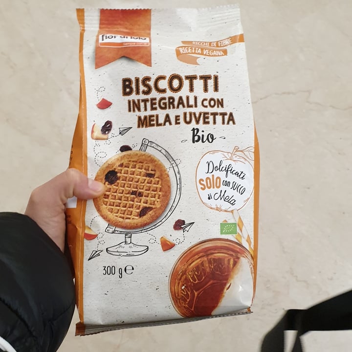 photo of Fior di Loto Biscotti integrali con mela e uvetta shared by @salsina on  27 Dec 2021 - review