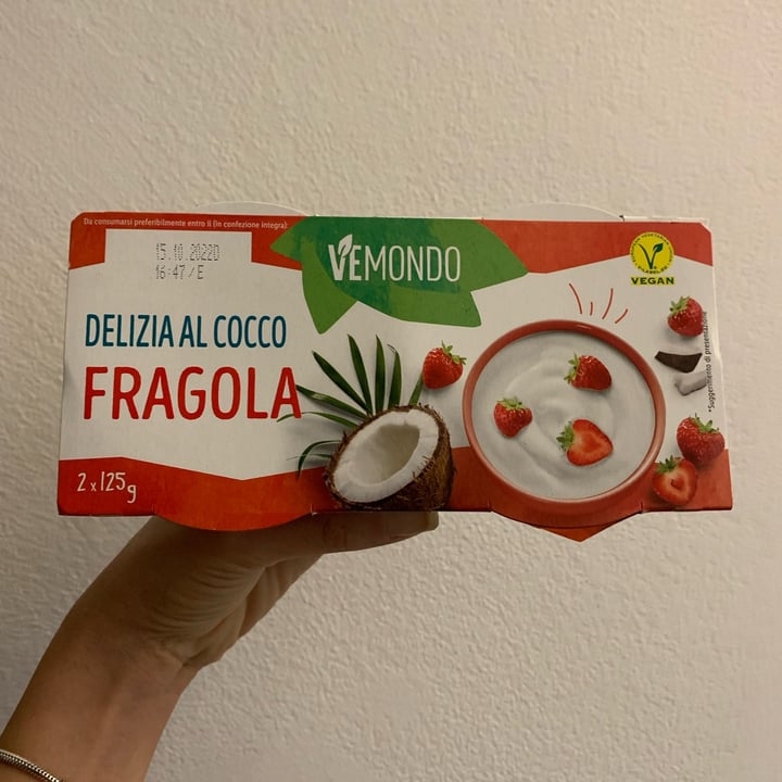 photo of Vemondo dessert al cocco e fragola shared by @noemi21sh on  15 Sep 2022 - review