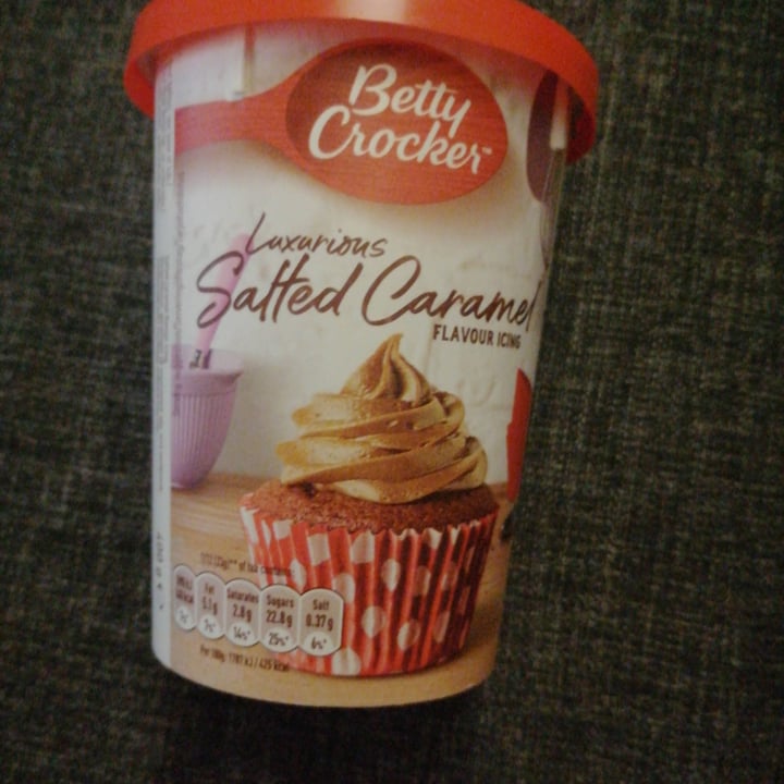 photo of Betty Crocker Salted Caramel Flavour Icing shared by @luisabys on  12 Mar 2022 - review