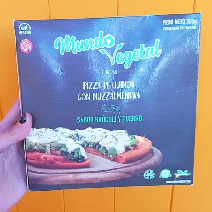 photo of Mundo Vegetal Pizza de muzzarella con brocoli y puerro shared by @calabazaculturalok on  02 Jun 2022 - review