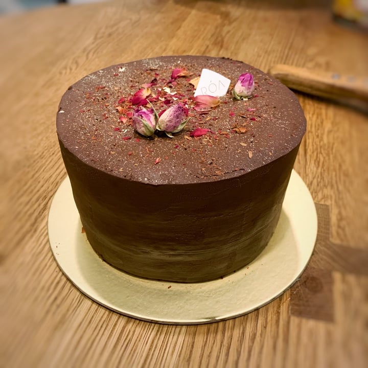 photo of Róa Midnight™ Grand Chocolate Cake shared by @lolahippie on  06 May 2021 - review
