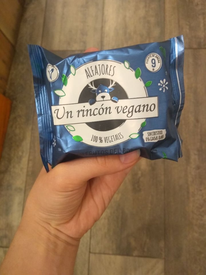 photo of Un Rincón Vegano Alfajor de Frutos del Bosque shared by @luanagallotti on  23 Oct 2019 - review