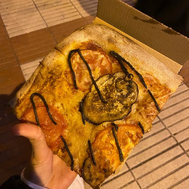 Photo of the dish “Pizza De Tomate Pesto Y Berenjena”