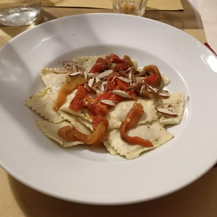 photo of Soul Kitchen Ravioli di ricotta di mandorle e peperoni arrostiti shared by @ilaria9105 on  15 Jun 2021 - review
