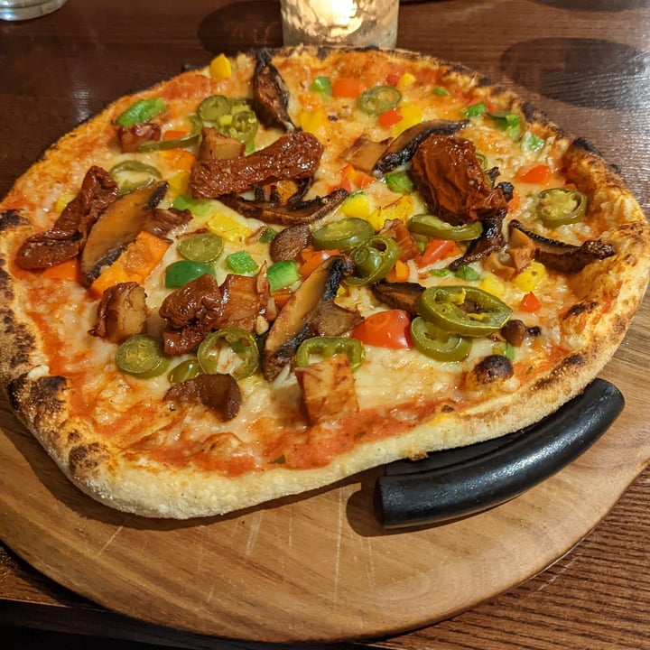 review photo of The George Hathersage bbq jackfruit and mushroom pizza shared by @tofueatingwokerati on 03 Dec 2022 - review