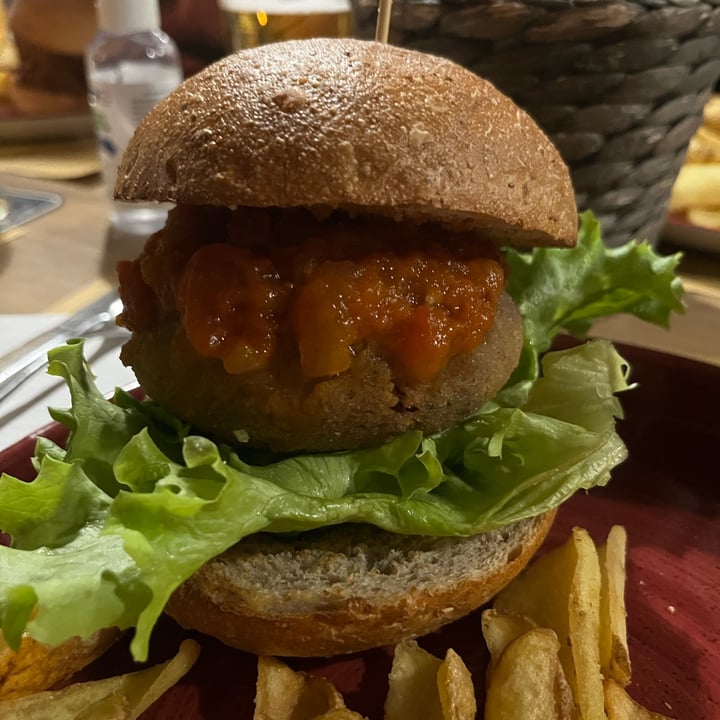 photo of Helmut Bassano Hamburger Vegano shared by @julietsperi on  10 Mar 2022 - review