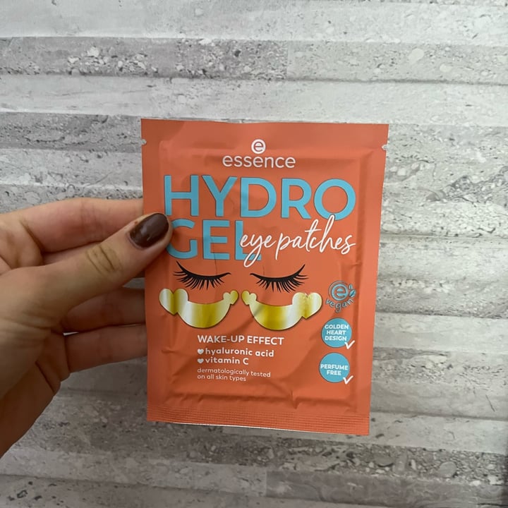 photo of Essence  hydro gel eye patches wake up effect shared by @giuliettaveg on  18 Jul 2022 - review