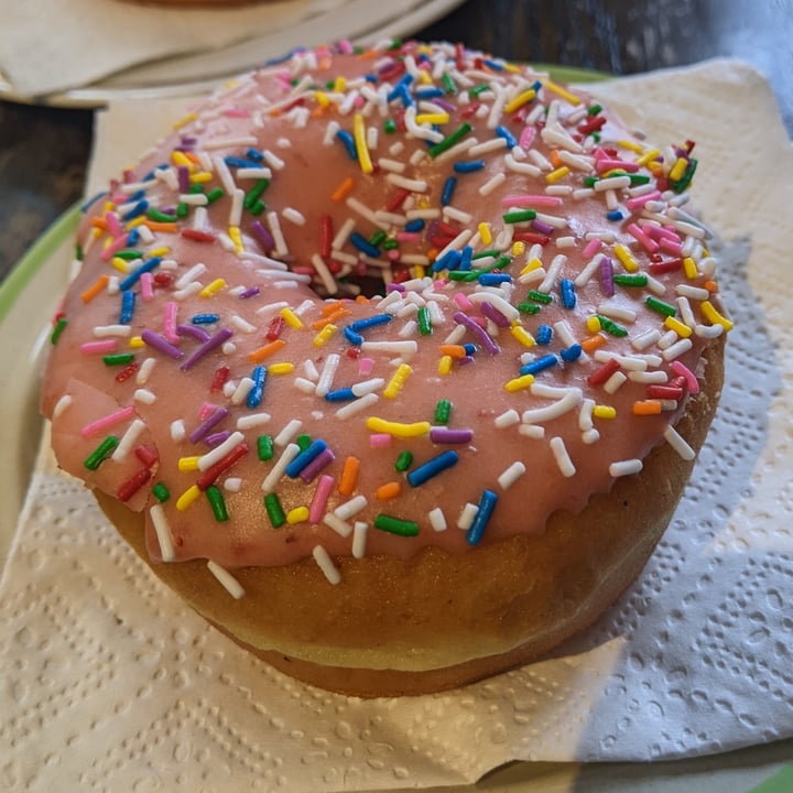 review photo of Bloomer's Strawberry Sprinkle Donut shared by @iamabunny on 17 Oct 2022 - review