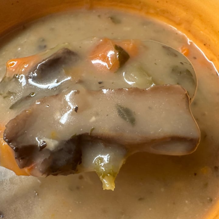 photo of Trader Joe's Organic Creamy Mushroom Soup shared by @berryveganplanet on  24 Nov 2022 - review