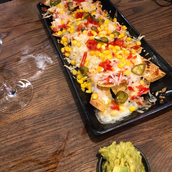 review photo of Hudsons The Burger Joint (Claremont) Vegan nachos shared by @gabygerber on 07 Dec 2020 - review