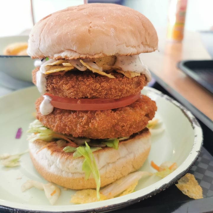 review photo of Lekker Vegan Kloof Lekker Spicy Deluxe Burger shared by @veganpower001 on 30 Jun 2022 - review