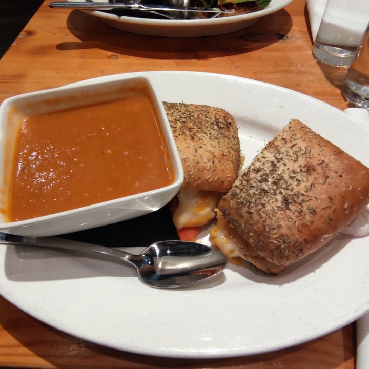 photo of Blossom on Columbus Grilled Cheese And Soup shared by @itslara on  23 Nov 2021 - review